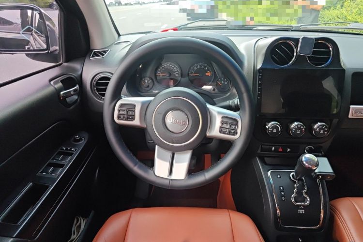 Used Jeep Compass 2015 2.0L two-wheel drive sport version Steering Wheel