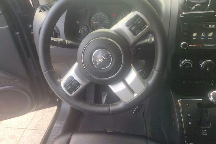 Used Jeep Compass 2015 2.0L two-wheel drive sport version Steering Wheel