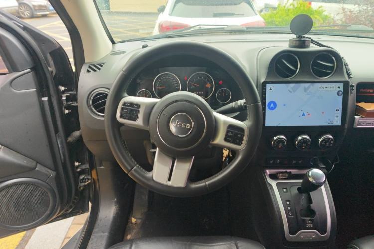 Used Jeep Compass 2015 2.0L Two-Wheel Drive Luxury Edition Steering Wheel