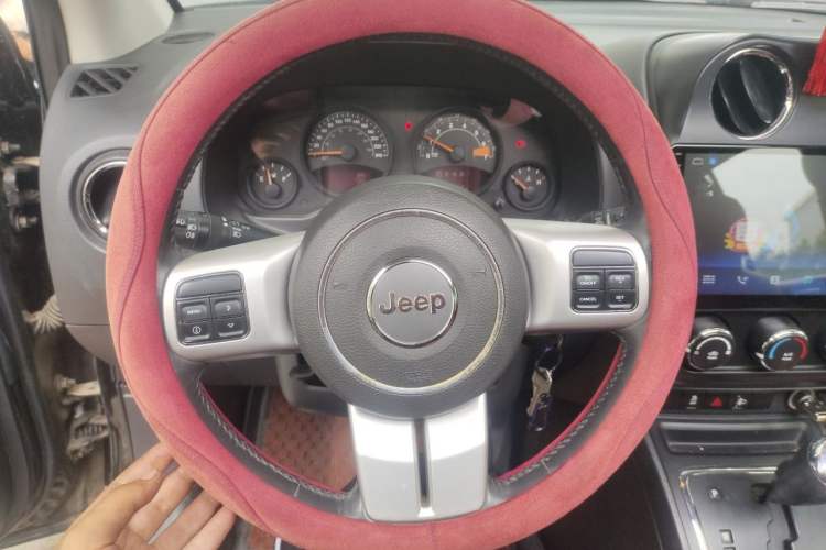 Used Jeep Compass 2015 2.0L two-wheel drive sport version Steering Wheel