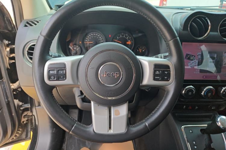 Used Jeep Compass 2015 2.0L two-wheel drive sport version Steering Wheel