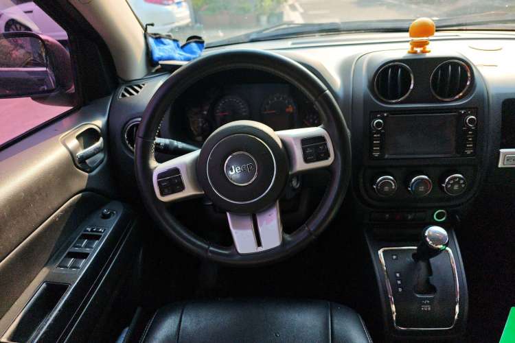 Used Jeep Compass 2015 2.0L two-wheel drive sport version Steering Wheel
