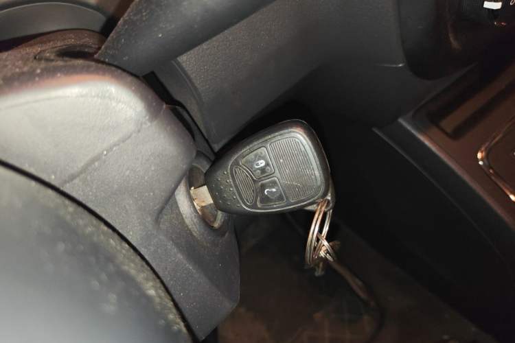 Used Jeep Compass 2015 2.0L two-wheel drive sport version Vehicle Key
