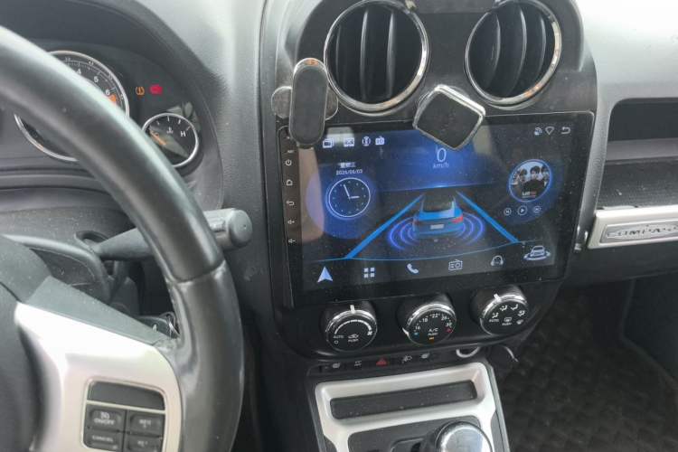 Used Jeep Compass 2015 2.0L Two-Wheel Drive Luxury Edition Audio And AC Panel