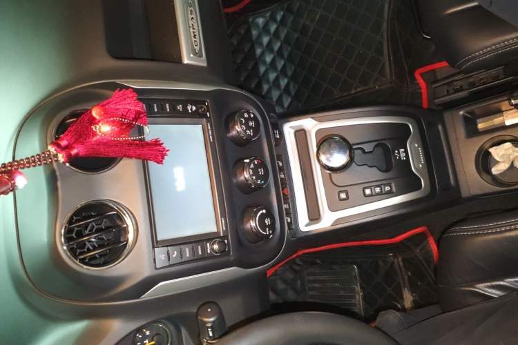 Used Jeep Compass 2015 2.0L Two-Wheel Drive Luxury Edition Audio And AC Panel