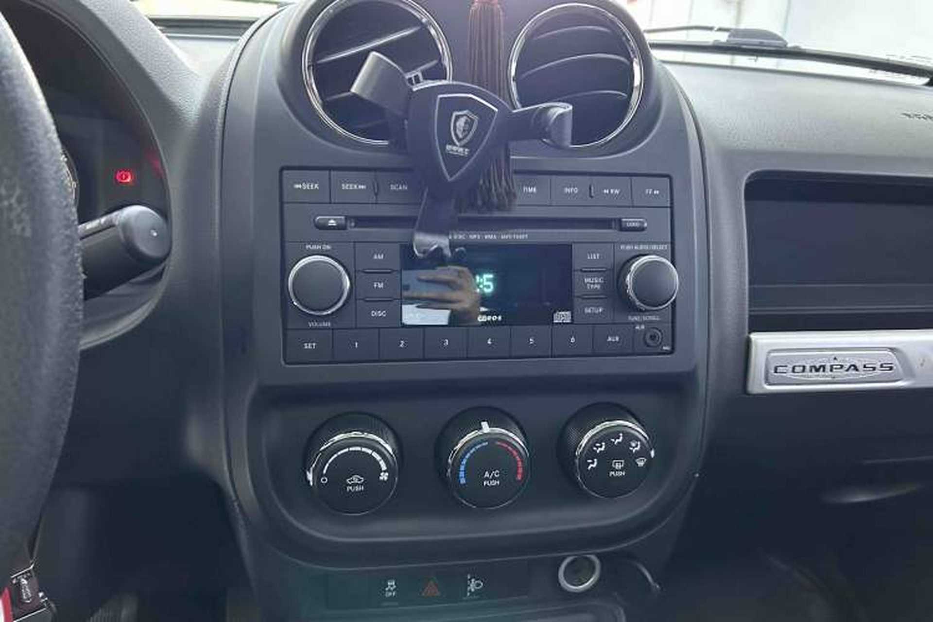 Used Jeep Compass 2015 2.0L two-wheel drive sport version Audio And AC Panel
