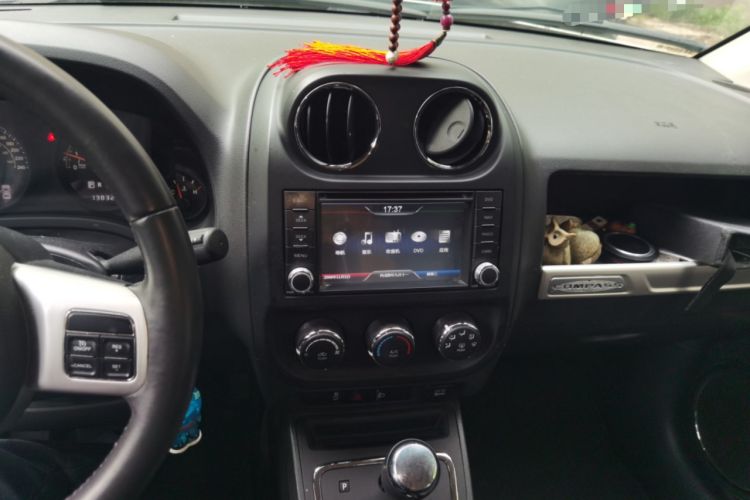 Used Jeep Compass 2015 2.0L two-wheel drive sport version Audio And AC Panel