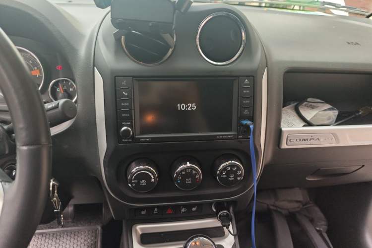 Used Jeep Compass 2015 2.0L Two-Wheel Drive Luxury Edition Audio And AC Panel