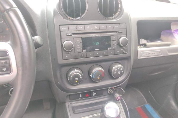 Used Jeep Compass 2015 2.0L two-wheel drive sport version Audio And AC Panel