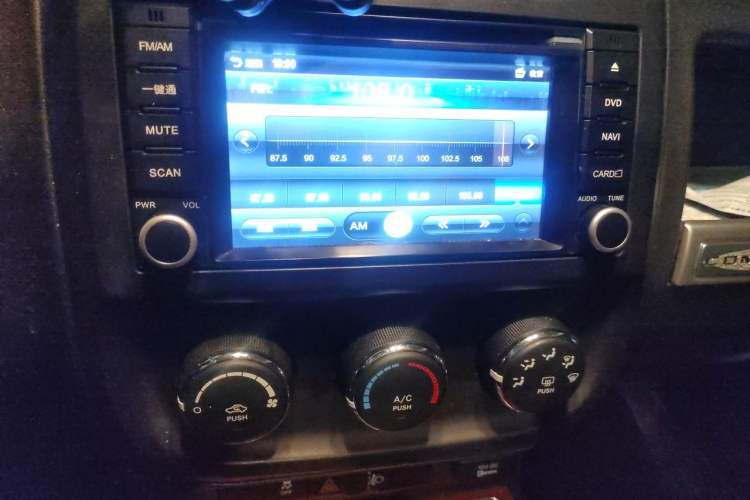 Used Jeep Compass 2015 2.0L two-wheel drive sport version Audio And AC Panel