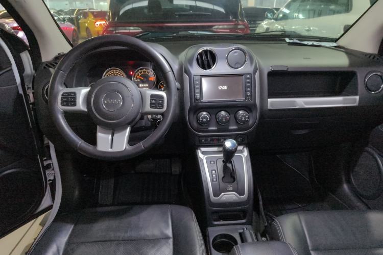 Used Jeep Compass 2015 2.0L Two-Wheel Drive Luxury Edition Center Console