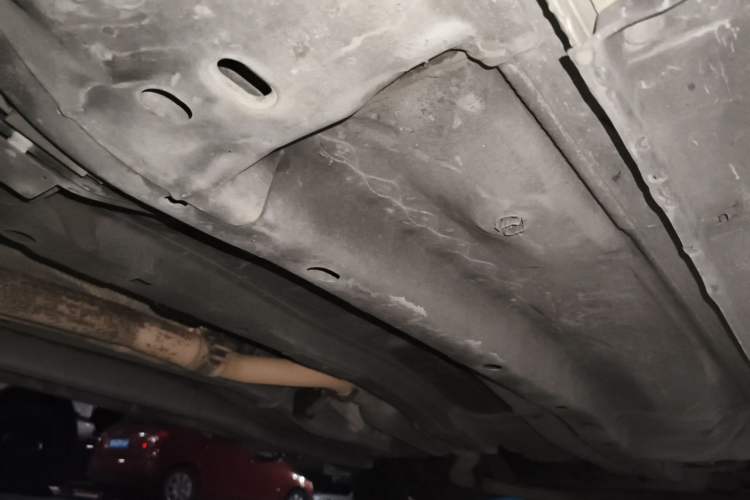Used Jeep Compass 2015 2.0L two-wheel drive sport version Chassis Front Left