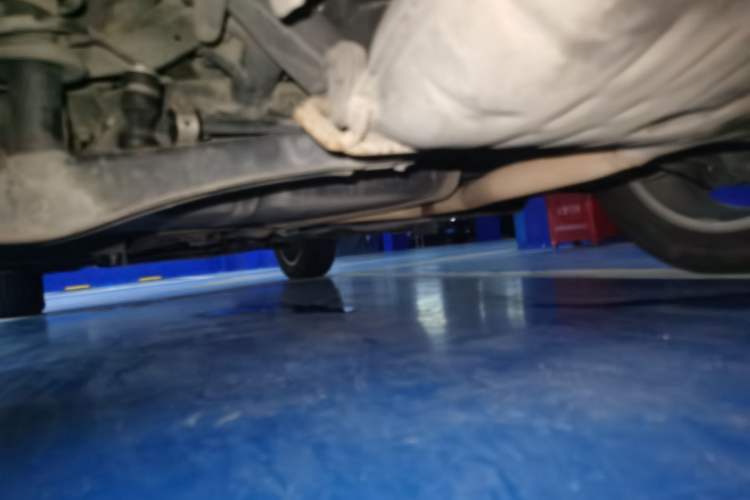 Used Jeep Compass 2015 2.0L two-wheel drive sport version Chassis Rear Left