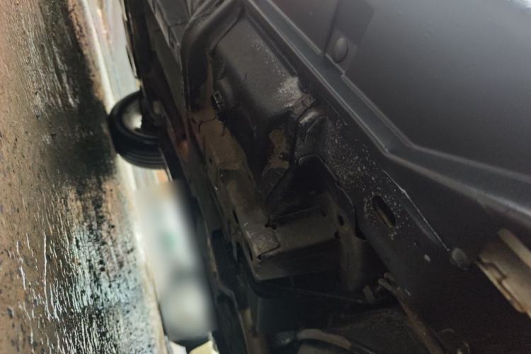 Used Jeep Compass 2015 2.0L two-wheel drive sport version Chassis Rear Left