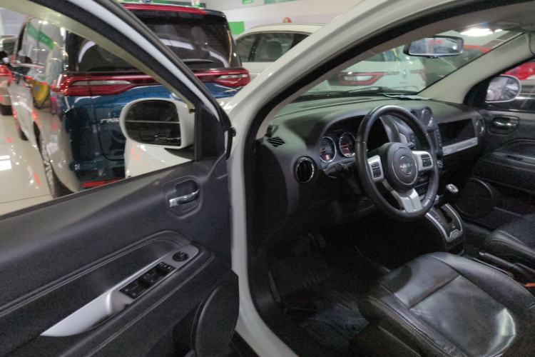 Used Jeep Compass 2015 2.0L Two-Wheel Drive Luxury Edition Driver Seat
