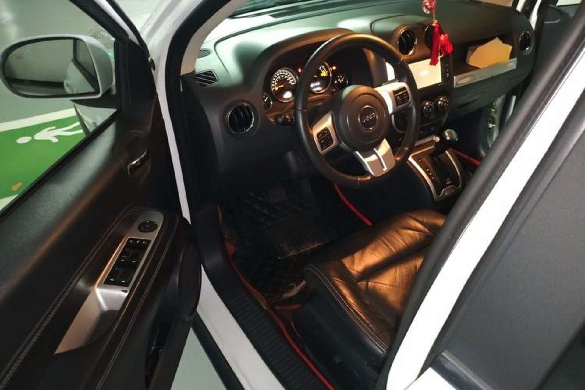 Used Jeep Compass 2015 2.0L Two-Wheel Drive Luxury Edition Driver Seat