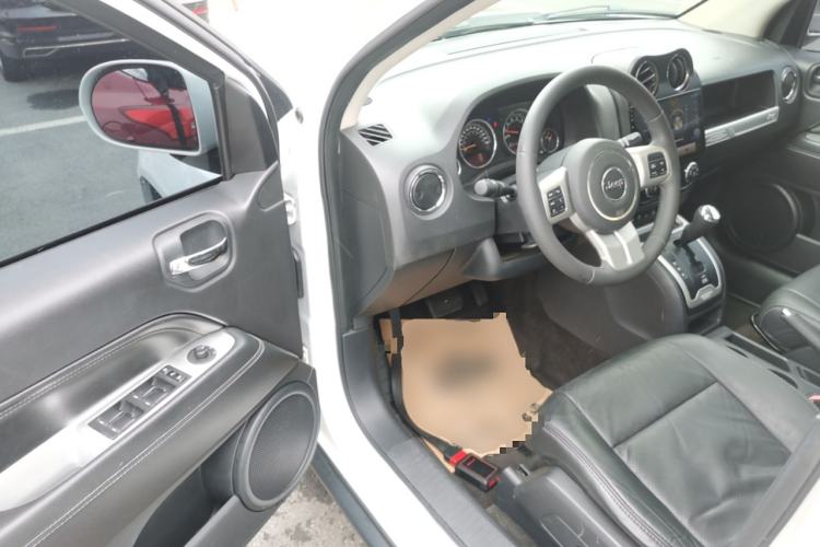 Used Jeep Compass 2015 2.0L Two-Wheel Drive Luxury Edition Driver Seat
