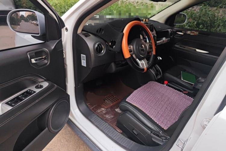 Used Jeep Compass 2015 2.0L Two-Wheel Drive Luxury Edition Driver Seat