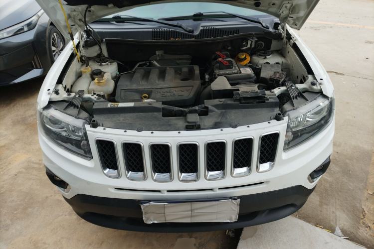 Used Jeep Compass 2015 2.0L two-wheel drive sport version Engine Bay