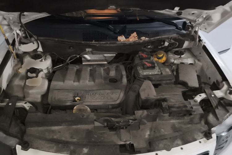 Used Jeep Compass 2015 2.0L two-wheel drive sport version Engine Bay