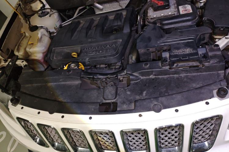 Used Jeep Compass 2015 2.0L Two-Wheel Drive Luxury Edition Engine Bay