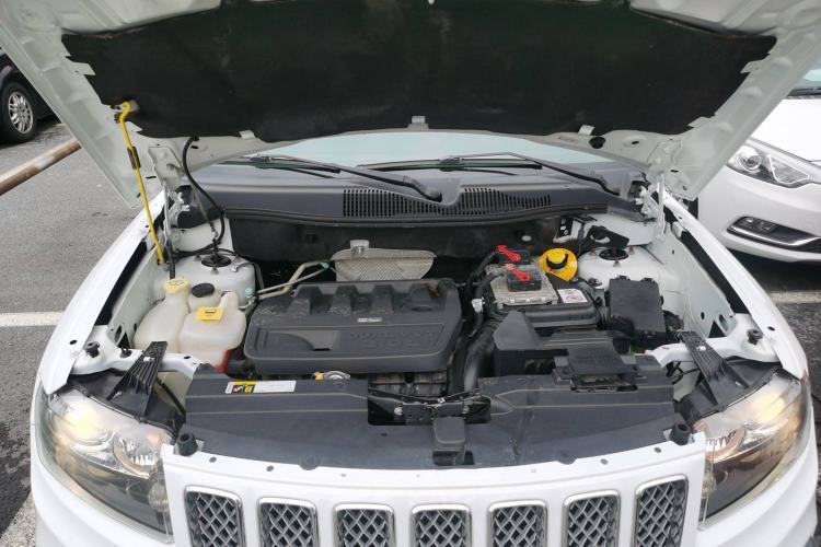 Used Jeep Compass 2015 2.0L Two-Wheel Drive Luxury Edition Engine Bay