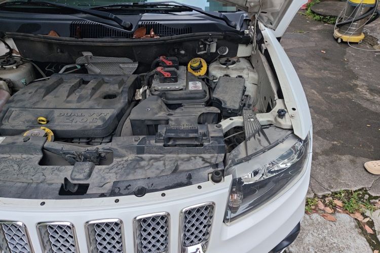 Used Jeep Compass 2015 2.0L Two-Wheel Drive Luxury Edition Engine Bay Left