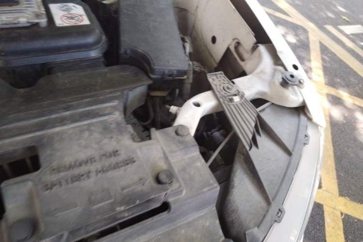 Used Jeep Compass 2015 2.0L two-wheel drive sport version Engine Bay Left