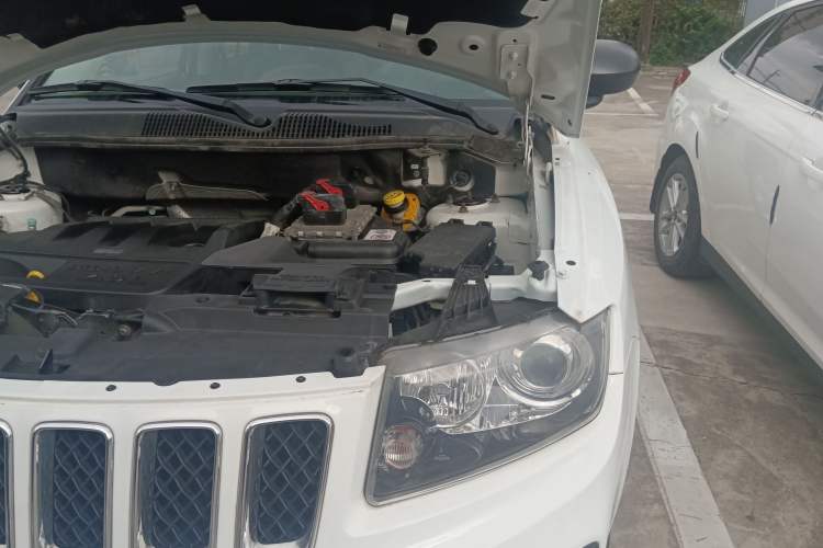 Used Jeep Compass 2015 2.0L two-wheel drive sport version Engine Bay Left
