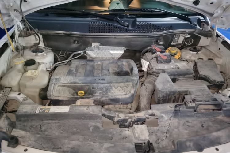 Used Jeep Compass 2015 2.0L two-wheel drive sport version Engine Bay