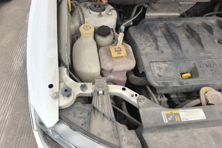 Used Jeep Compass 2015 2.0L Two-Wheel Drive Luxury Edition Engine Bay Right
