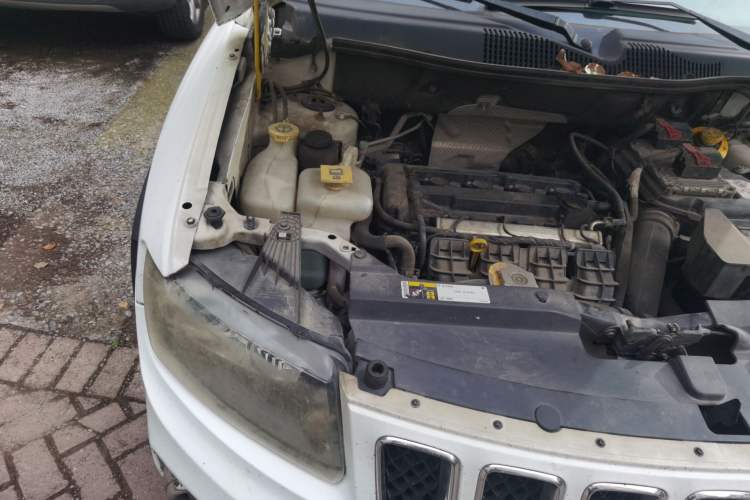 Used Jeep Compass 2015 2.0L two-wheel drive sport version Engine Bay Right