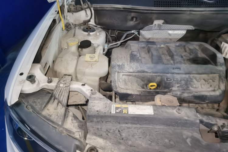 Used Jeep Compass 2015 2.0L two-wheel drive sport version Engine Bay Right