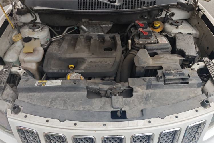 Used Jeep Compass 2015 2.0L Two-Wheel Drive Luxury Edition Engine Bay