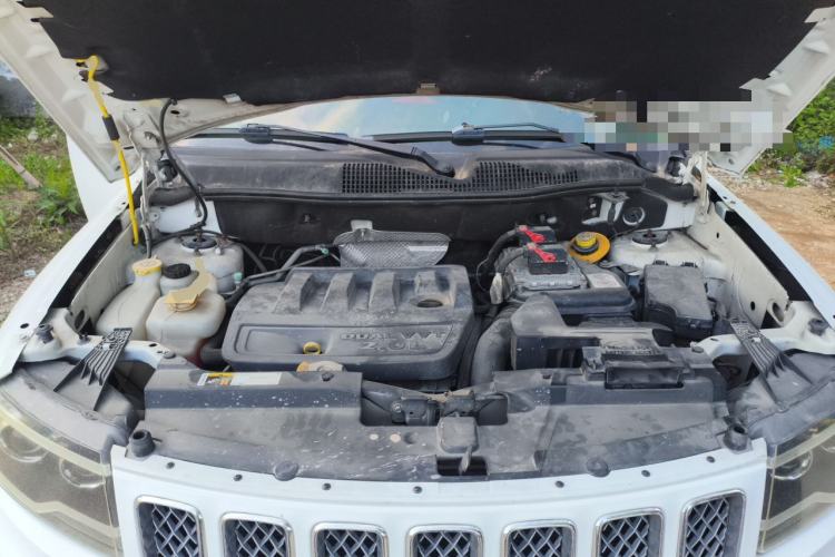 Used Jeep Compass 2015 2.0L Two-Wheel Drive Luxury Edition Engine Bay