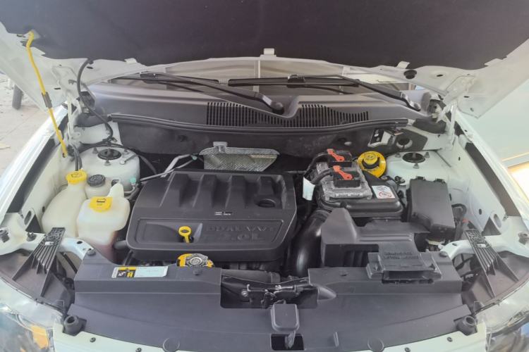 Used Jeep Compass 2015 2.0L two-wheel drive sport version Engine Bay