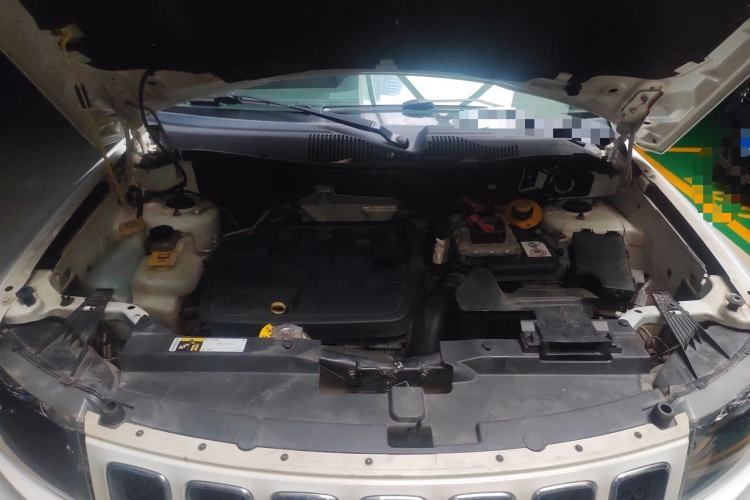 Used Jeep Compass 2015 2.0L two-wheel drive sport version Engine Bay