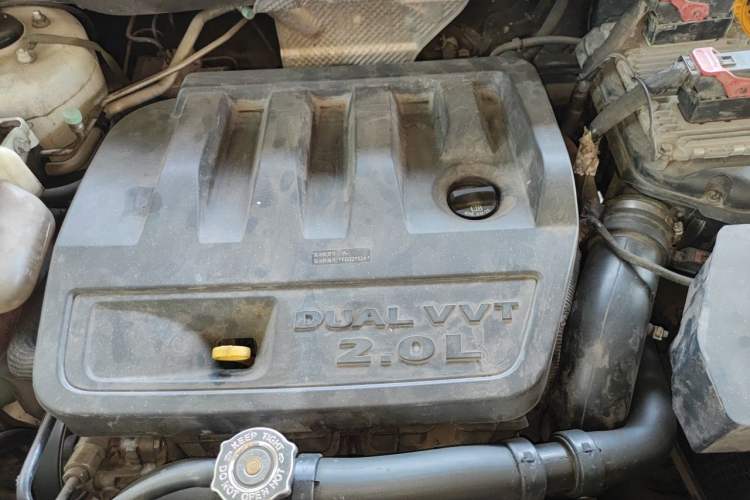 Used Jeep Compass 2015 2.0L two-wheel drive sport version Engine Bay