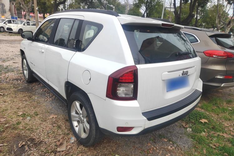 Used Jeep Compass 2015 2.0L two-wheel drive sport version Exterior 2