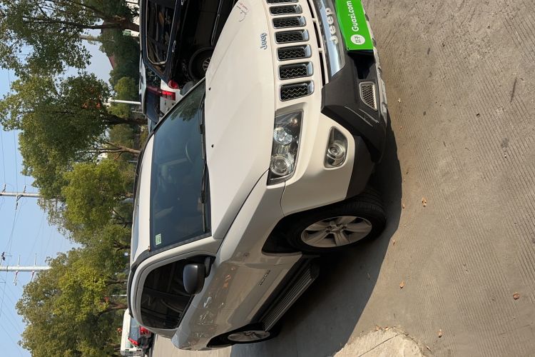 Used Jeep Compass 2015 2.0L two-wheel drive sport version Exterior 2