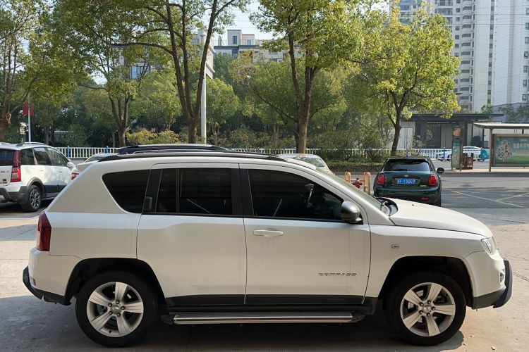 Used Jeep Compass 2015 2.0L two-wheel drive sport version Exterior 3