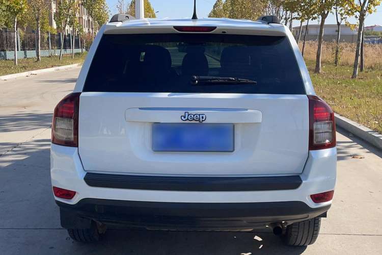 Used Jeep Compass 2015 2.0L two-wheel drive sport version Exterior 4