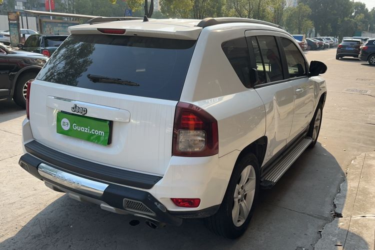 Used Jeep Compass 2015 2.0L two-wheel drive sport version Exterior 4