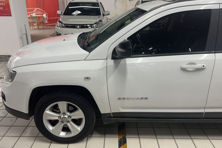 Used Jeep Compass 2015 2.0L two-wheel drive sport version Exterior 5