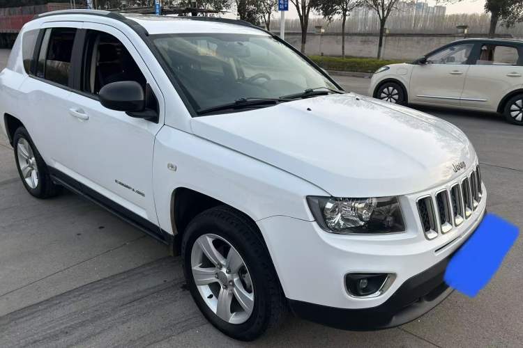 Used Jeep Compass 2015 2.0L two-wheel drive sport version Exterior 5