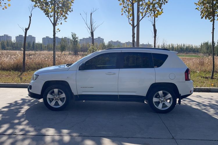 Used Jeep Compass 2015 2.0L two-wheel drive sport version Exterior 5