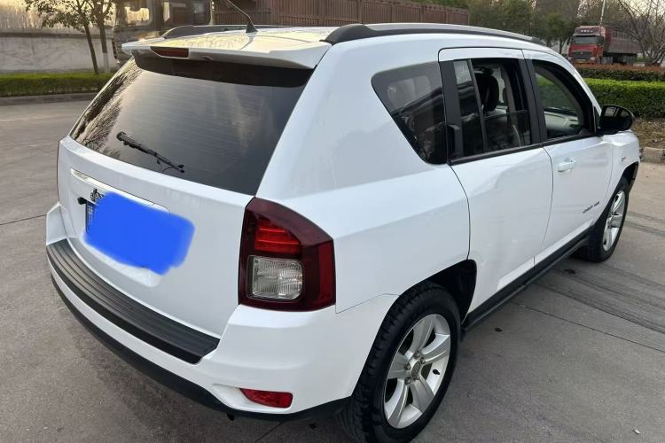 Used Jeep Compass 2015 2.0L two-wheel drive sport version Exterior 6