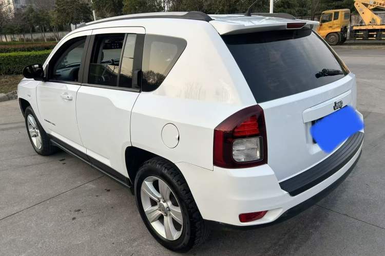 Used Jeep Compass 2015 2.0L two-wheel drive sport version Exterior 8