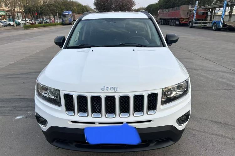 Used Jeep Compass 2015 2.0L two-wheel drive sport version Exterior 9