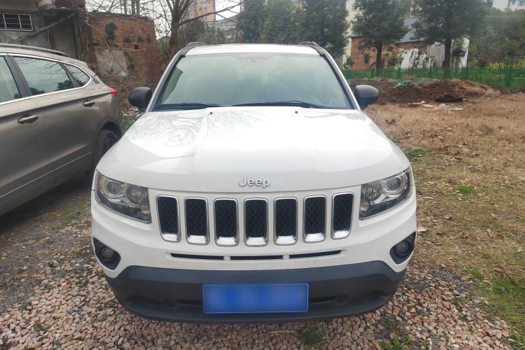 Used Jeep Compass 2015 2.0L two-wheel drive sport version Front